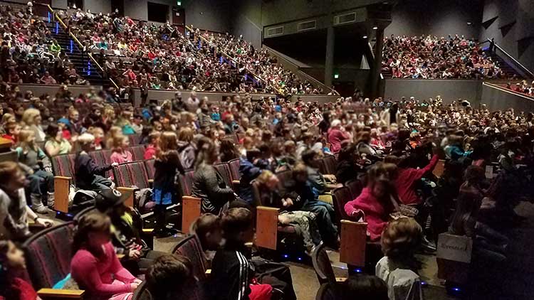 A full audience of students excited to see Bill Blagg.