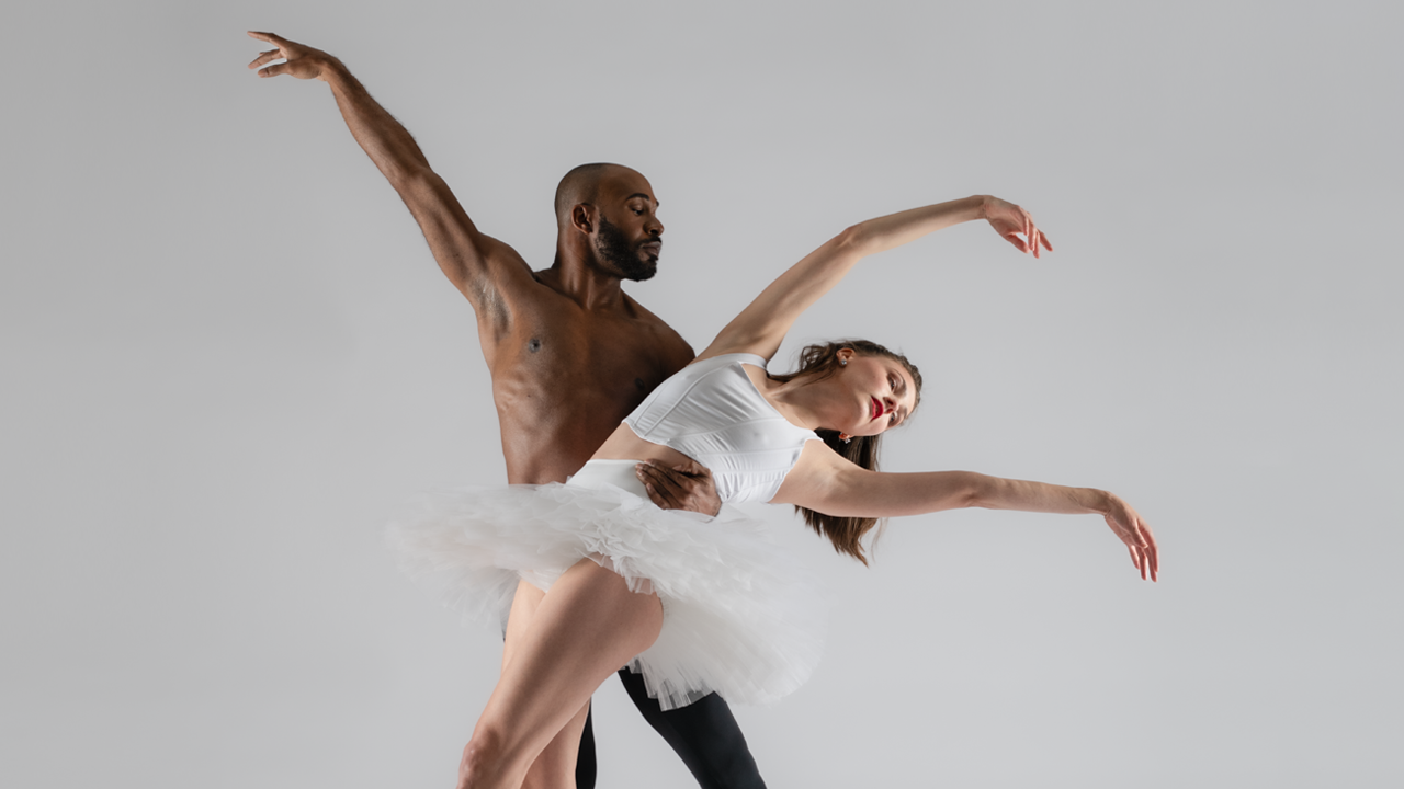 2 Ballet dancers in a pose