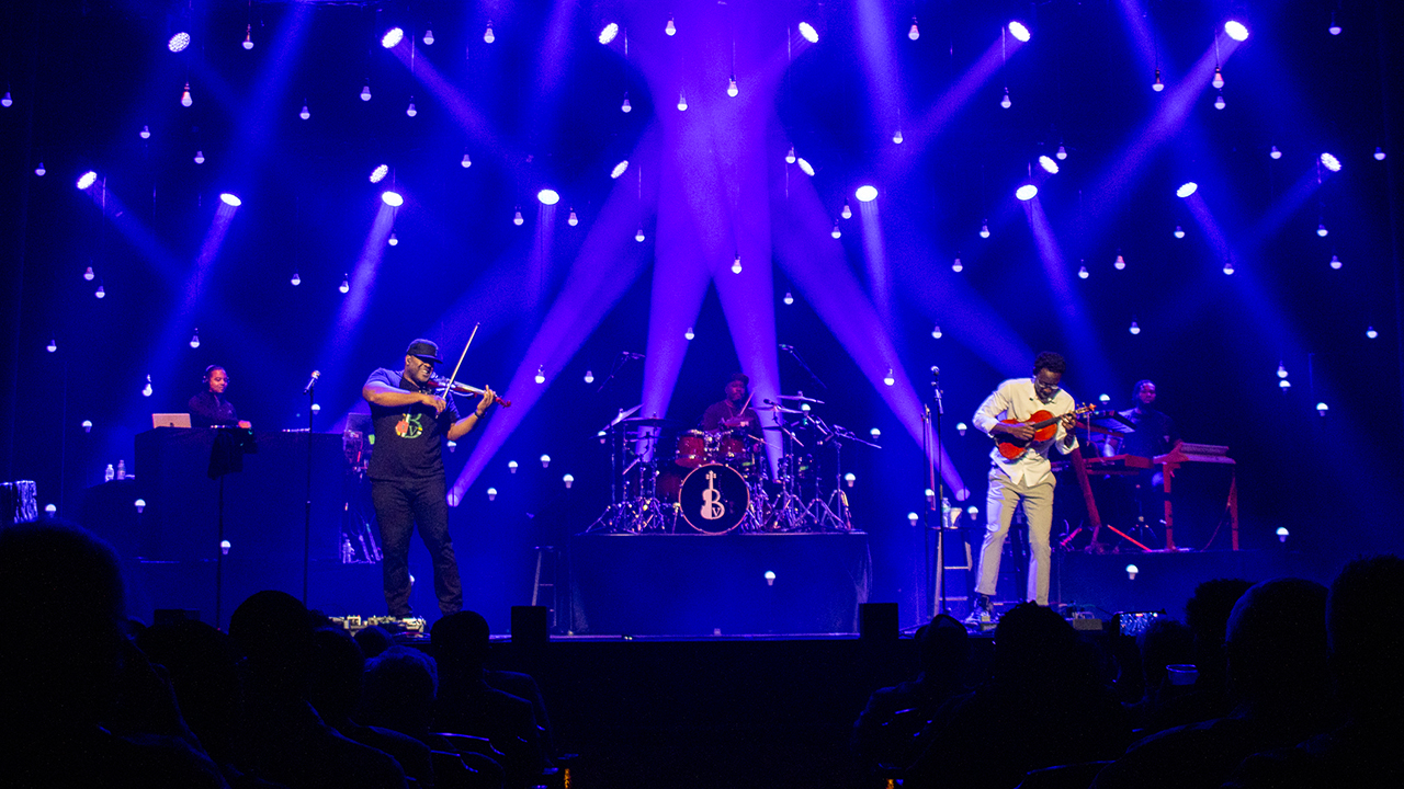 The two members of Black Violin perform on stage